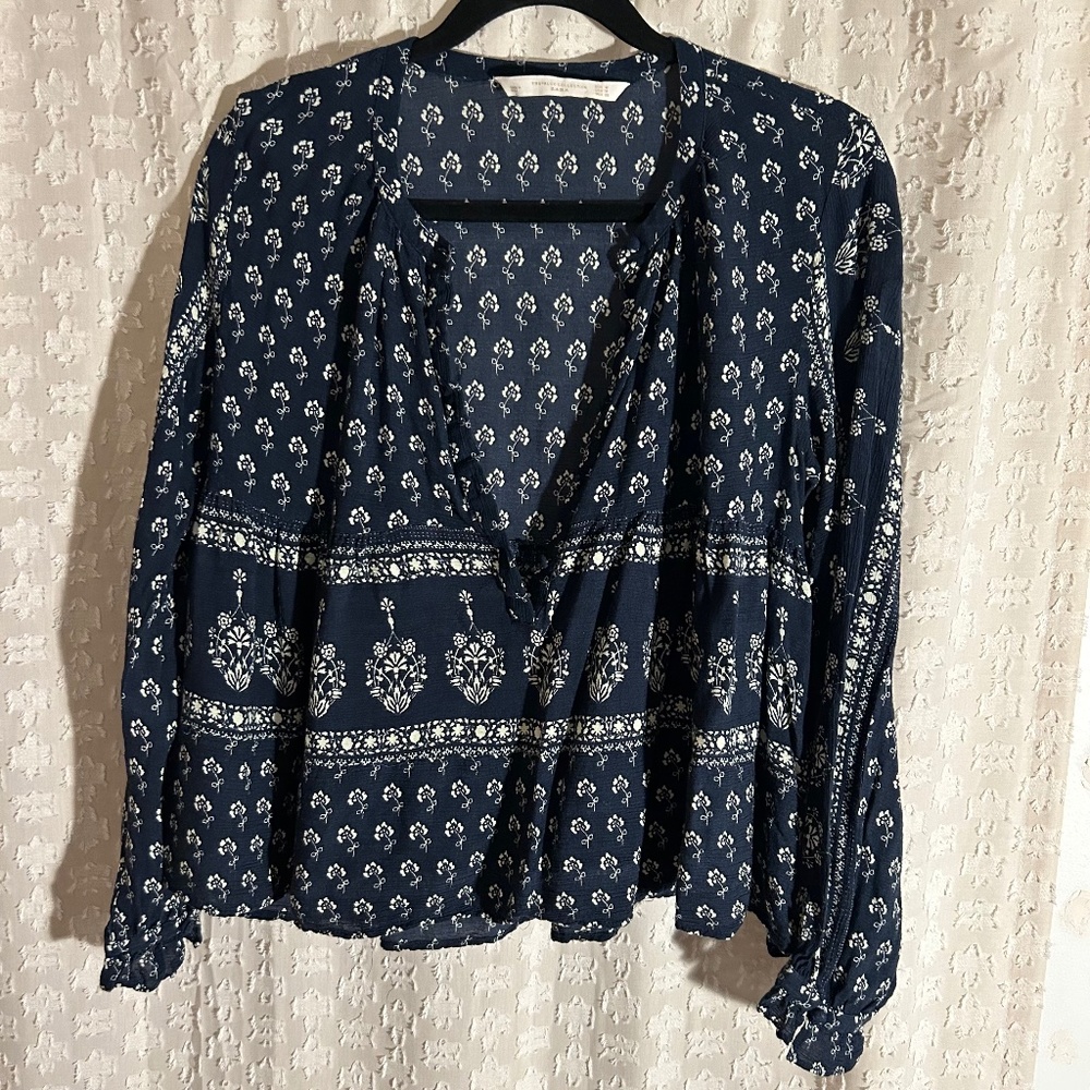 Trafaluc Collection Zara Medium Blue Floral Blouse